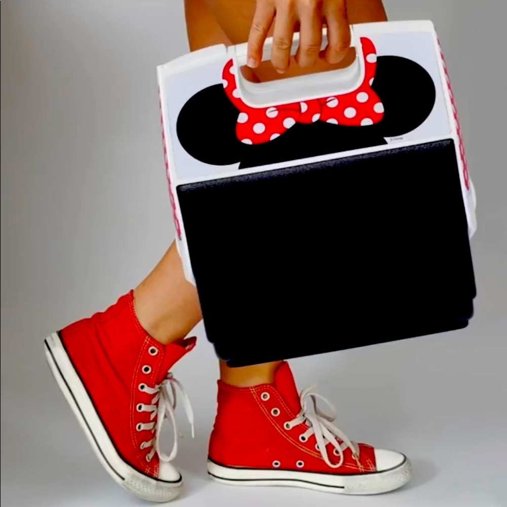New: Minnie Mouse 7qt Lunch Box